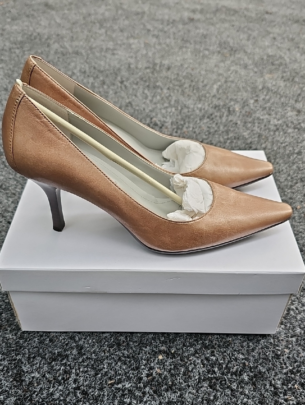 Calvin Klein Women's 7 Dolly Pearlized Metallic Nude Pointed Toe Pumps - Picture 4 of 9